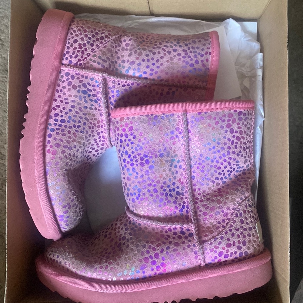 Girls Pink Classic Ugg Boots, Size US1